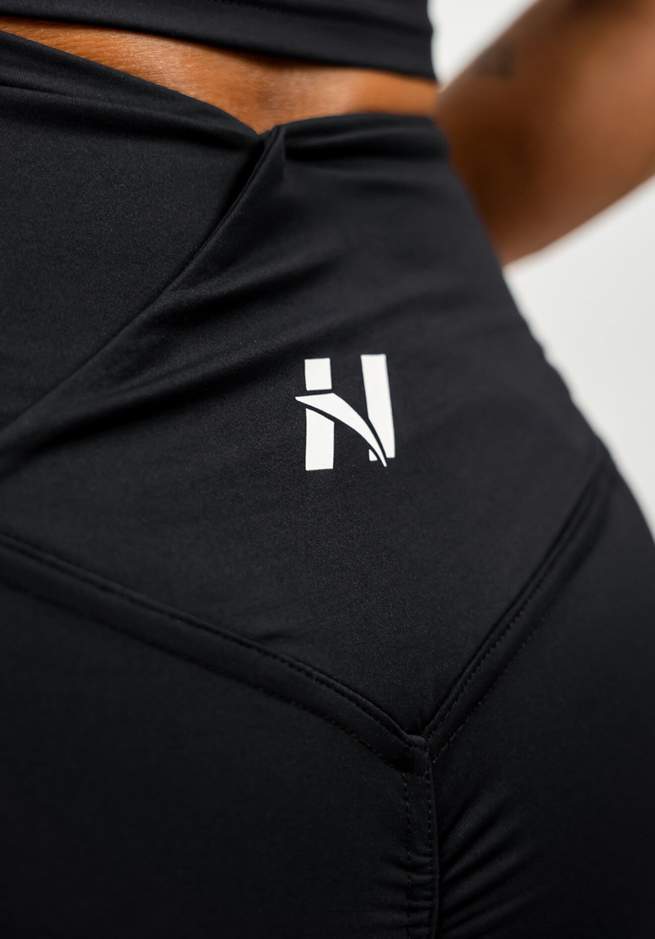 NEBBIA HIGH WAISTED LEGGINGS SHORTS AGILE