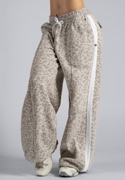 Primal Oversized Sweatpants Cream