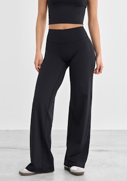 Signature Straight Leg Pants Black