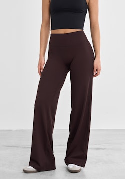 Signature Straight Leg Pants Dark Brown