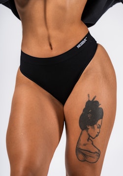 Essential Seamless Thong Black